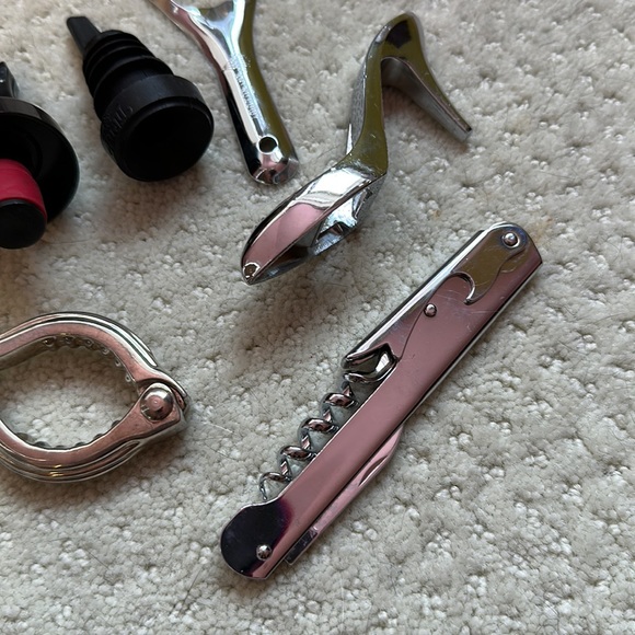 Variety of Bottle Openers and Stopper/Pourer - Picture 2 of 6